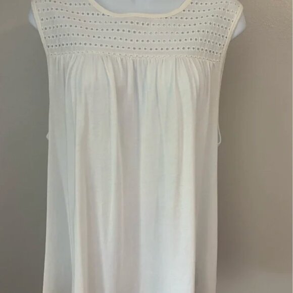 Gap White Eyelet Tank – XL | Effortlessly Chic - Picture 2 of 13